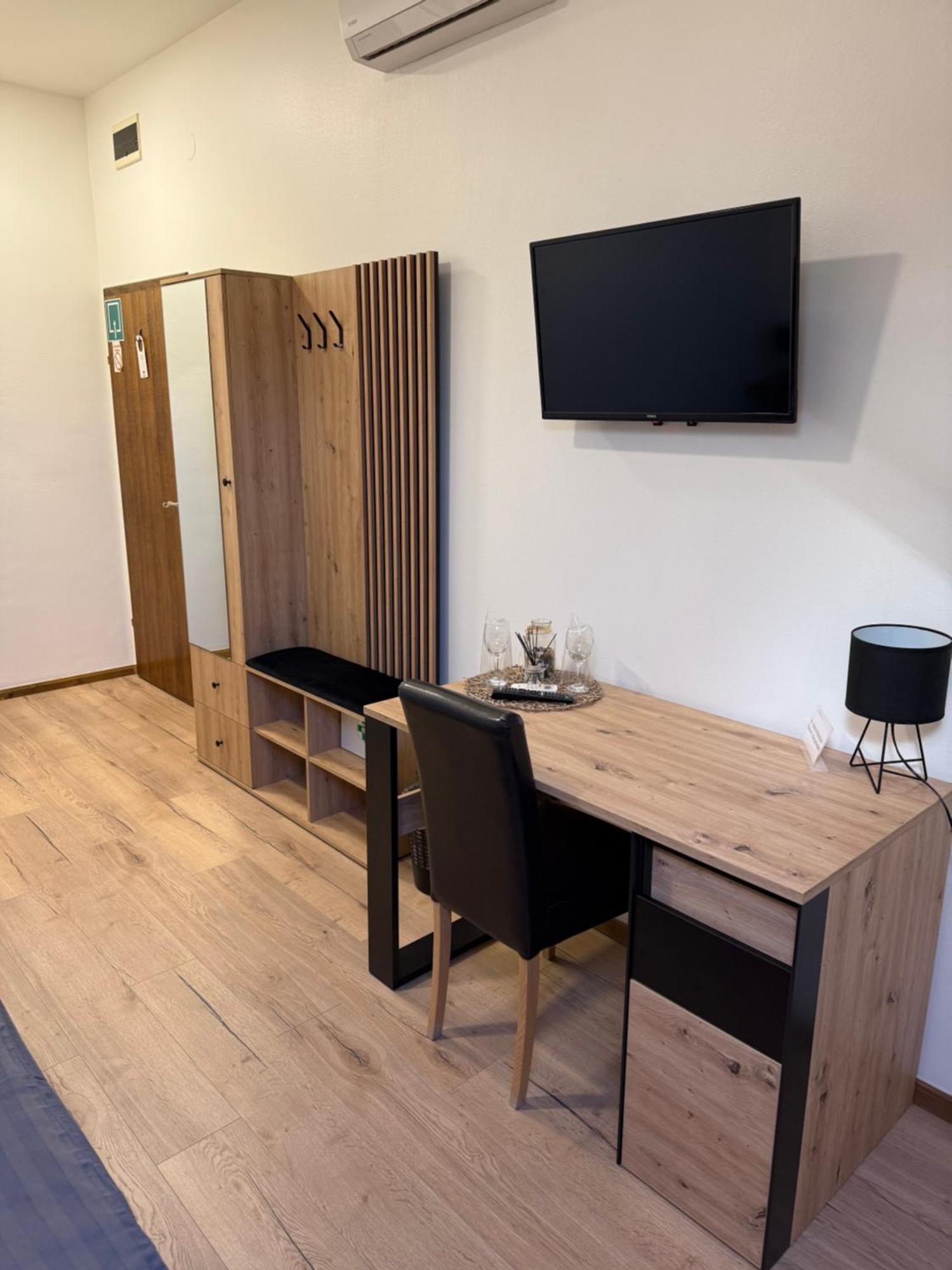 Rooms Lisnic Osijek Exterior photo